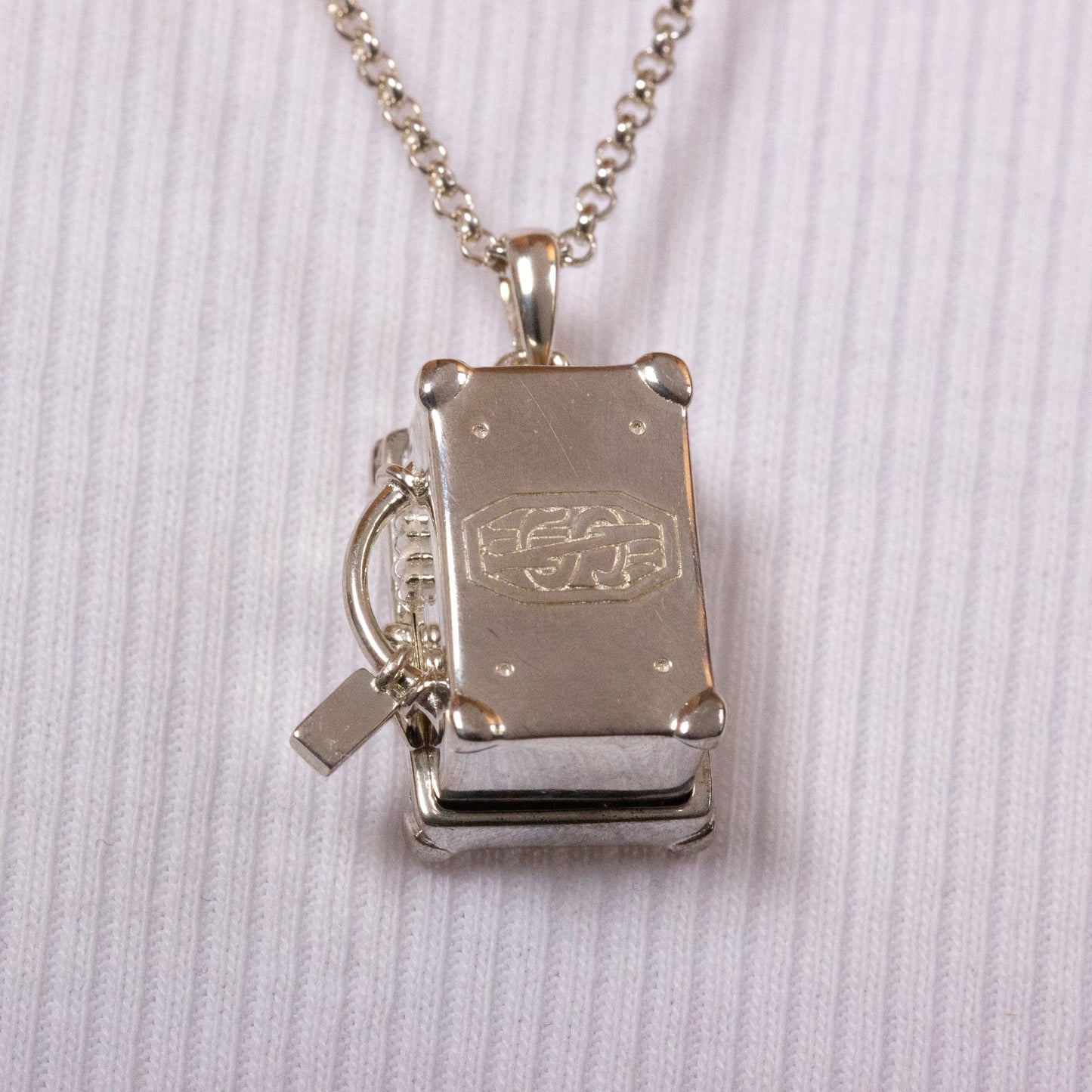 Fantastic Beasts Newt Scamander Suitcase Locket with Niffler inside - Sterling Silver